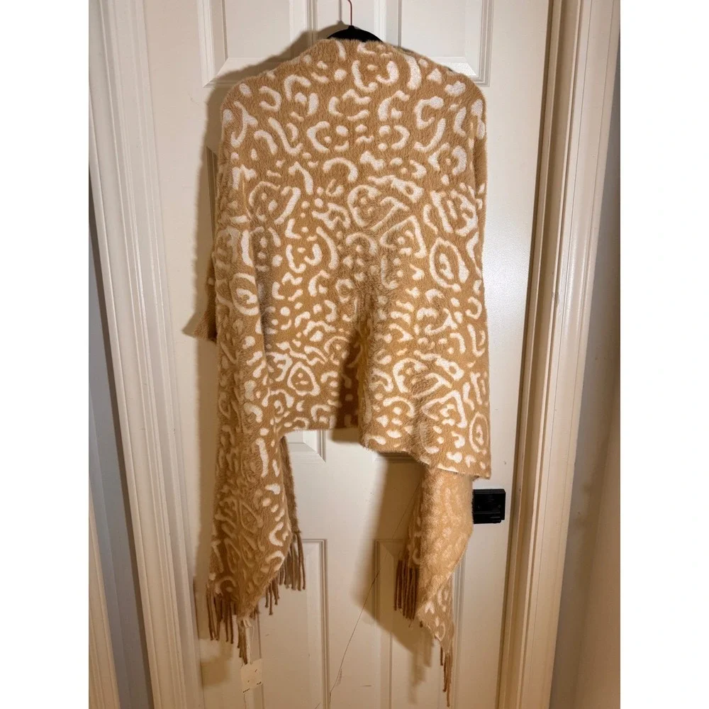Fadivo New York NWT Fuzzy Oversized Scarf Shawl Camel Tan‎ Abstract Fringe Wrap